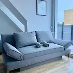 Rooftop Modern Apartment With Free Parking