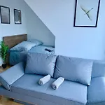 Rooftop Modern Apartment With Free Parking