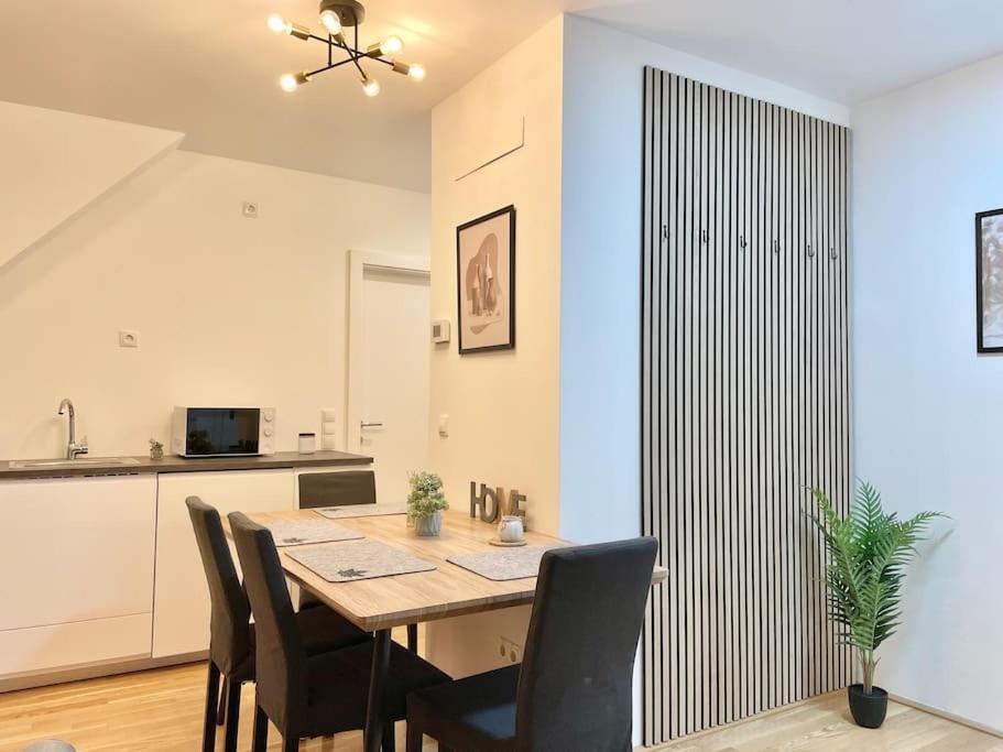 Rooftop Modern With Free Parking Apartment Wien