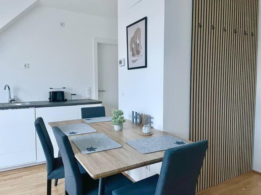 Rooftop Modern With Free Parking Apartment