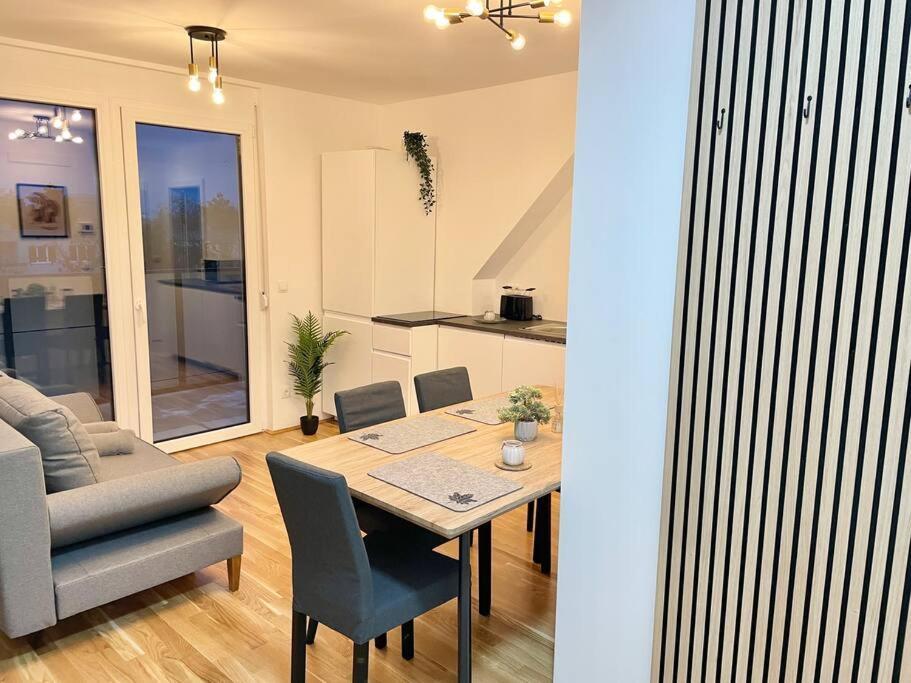 Rooftop Modern With Free Parking Apartment Wien